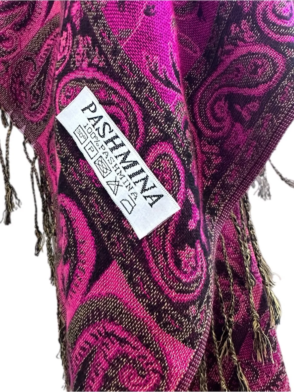 100% Pashmina reversible scarf with fringe Magenta Paisley Reversible 71x27.5